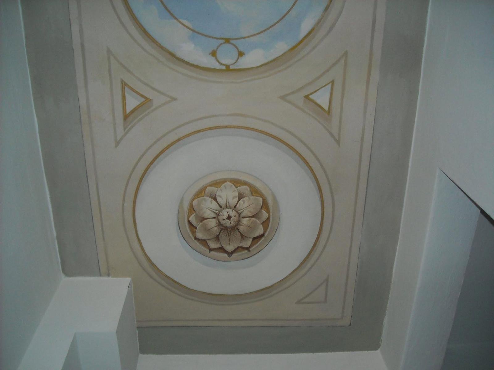 Soffitto decorato con rosone